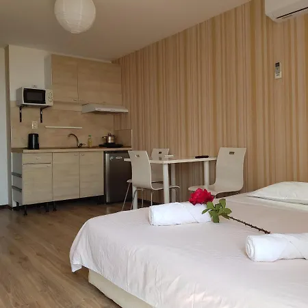 Sunny Island بيت ضيافة ابزور